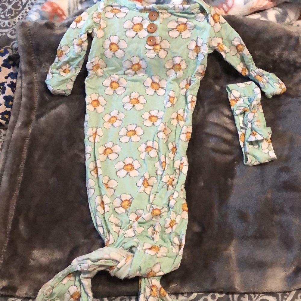 Posh peanut gown like new wore once w matching bow